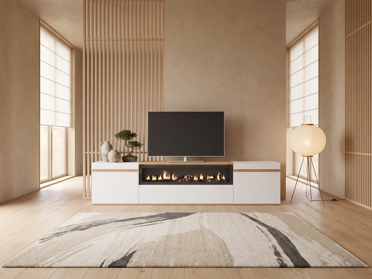 Meuble TV Bas Blanc et Effet Chêne avec Cheminée Électrique 200 cm SKRAUT HOME dans un salon japandi lumineux aux tons chauds, vue de face