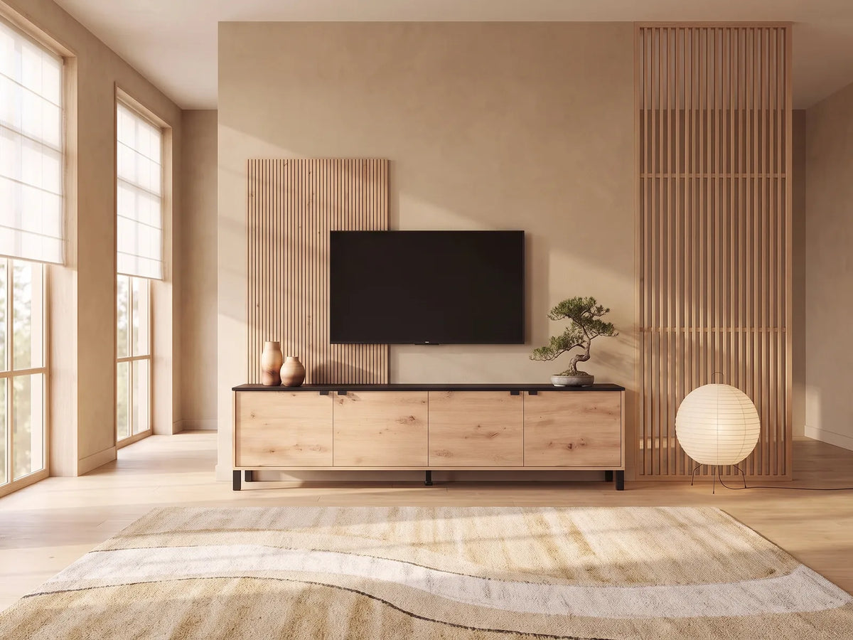 Meuble TV Bois et Noir avec Étagère Murale 208 cm NUJA dans un salon japandi lumineux aux tons chauds, vue de face