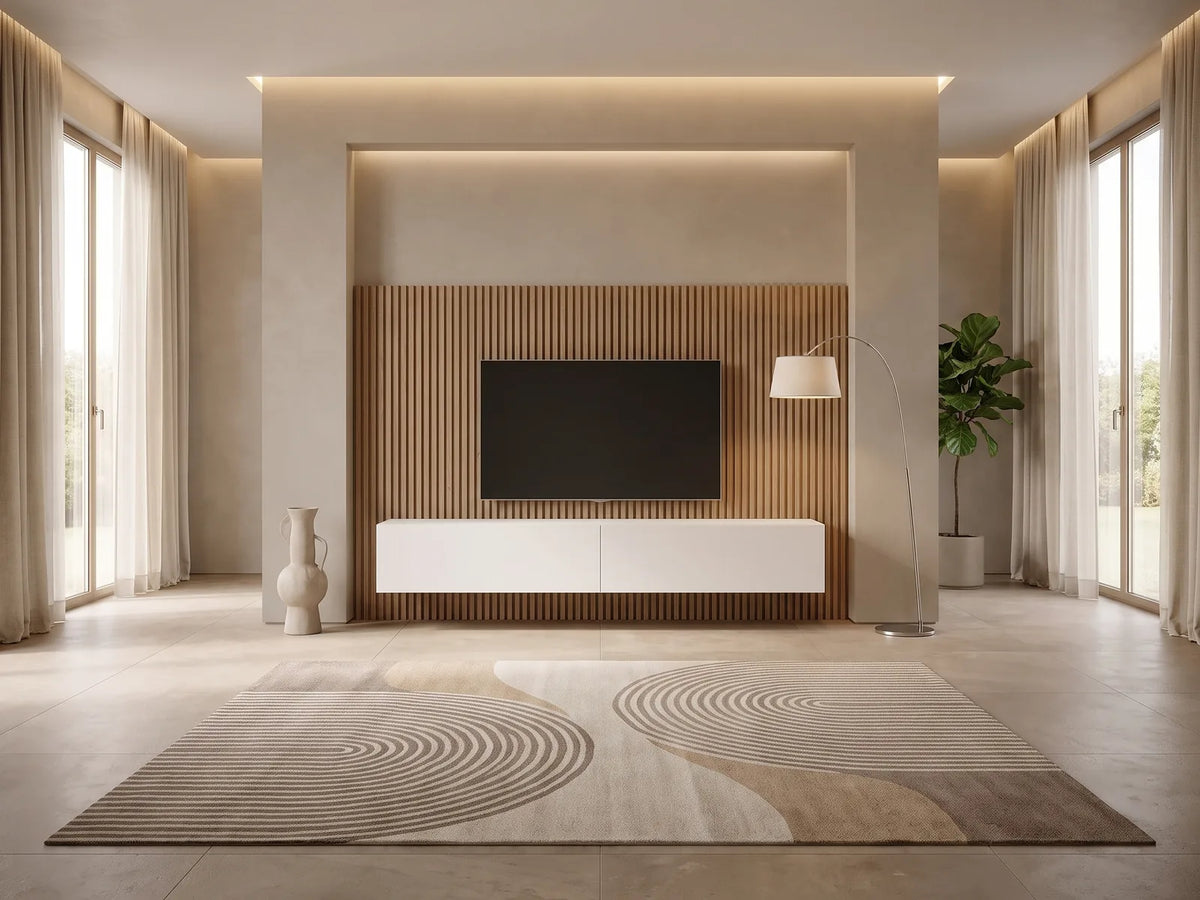 Meuble TV Suspendu Taupe 2 Portes 200 cm BISIRA dans un salon moderne lumineux aux tons chauds, vue de face