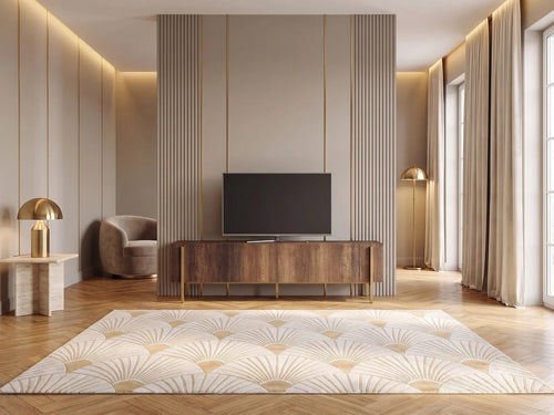 Meuble TV bas en bois SELNIA dans un salon Art déco lumineux aux tons chauds, vue de face