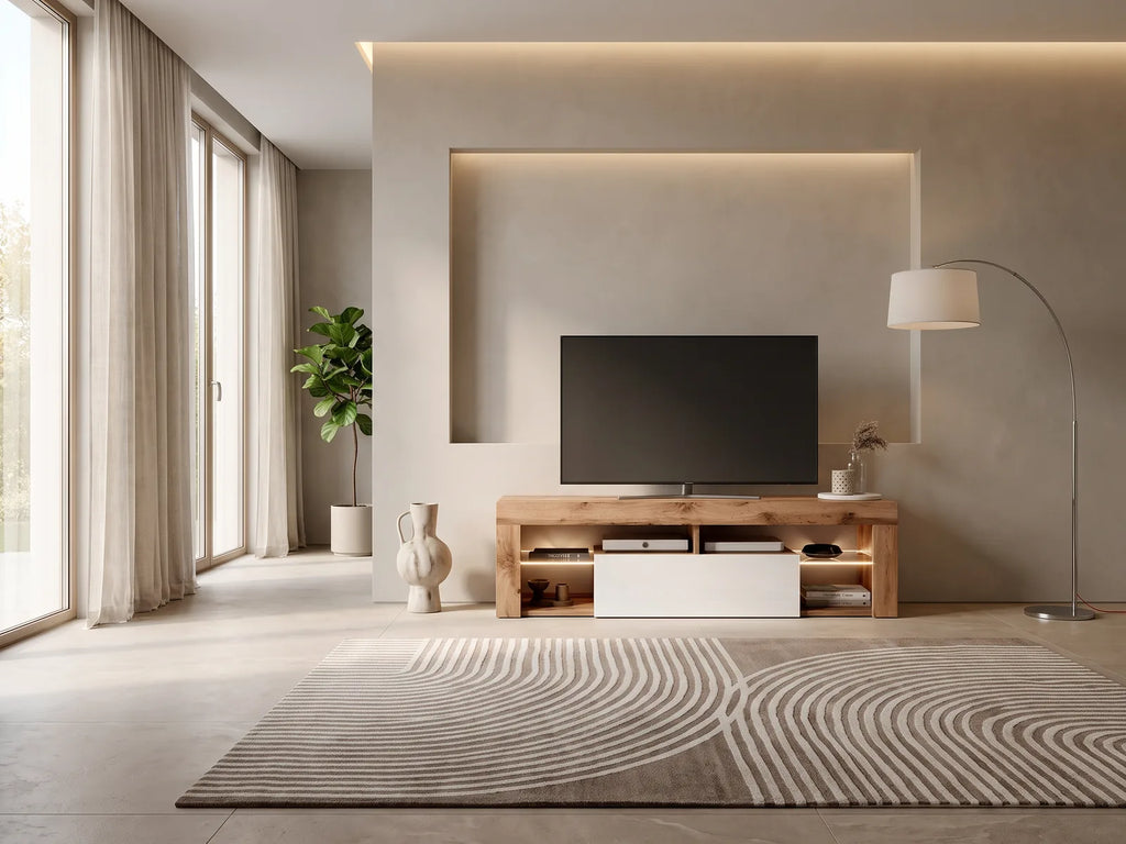Meuble TV effet chêne blanc BIANKO dans un salon moderne lumineux aux tons chauds, vue de face