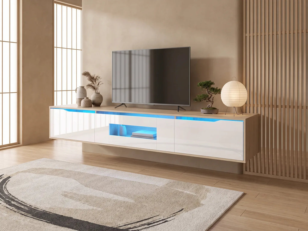 Meuble TV effet chêne blanc MERAX dans un salon japandi lumineux aux tons chauds, vue de face