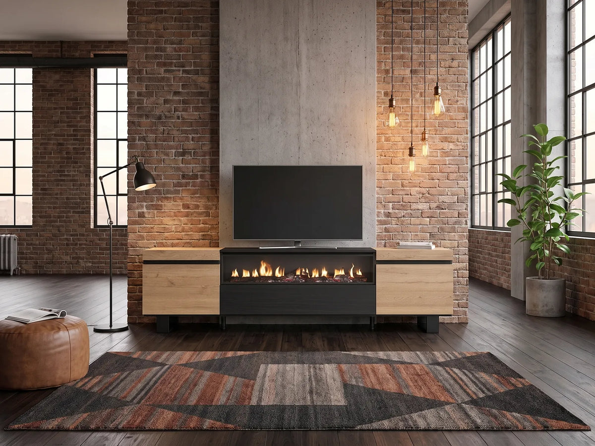 Meuble TV effet chêne noir 203 cm SKRAUT HOME dans un salon industriel lumineux aux tons chauds, vue de face
