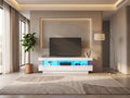 Meuble TV en bois blanc 160 cm avec LED MODERNLUXE dans un salon moderne lumineux aux tons chauds, vue de face