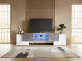 Meuble TV en bois blanc 180 cm 4 portes MODERNLUXE dans un salon japandi lumineux aux tons chauds, vue de face
