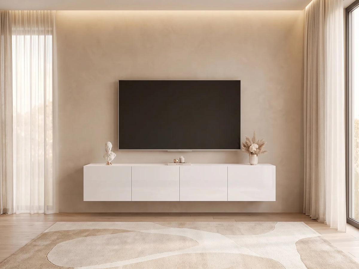 Meuble TV Suspendu Blanc Laqué avec LED 200 cm ANGEL dans un salon minimaliste lumineux aux tons chauds, vue de face
