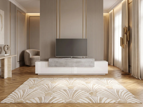 Meuble TV Bas Blanc Laqué et Effet Béton 240 cm DMORA dans un salon Art déco lumineux aux tons chauds, vue de face