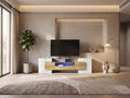 Meuble TV en bois blanc EUROTUBE FR dans un salon moderne lumineux aux tons chauds, vue de face