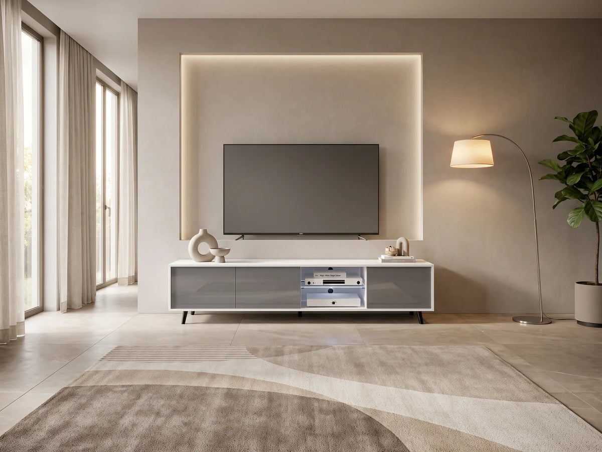 Meuble TV sur Pieds Blanc et Gris Laqué avec LED 175 cm GALHAD dans un salon moderne lumineux aux tons chauds, vue de face