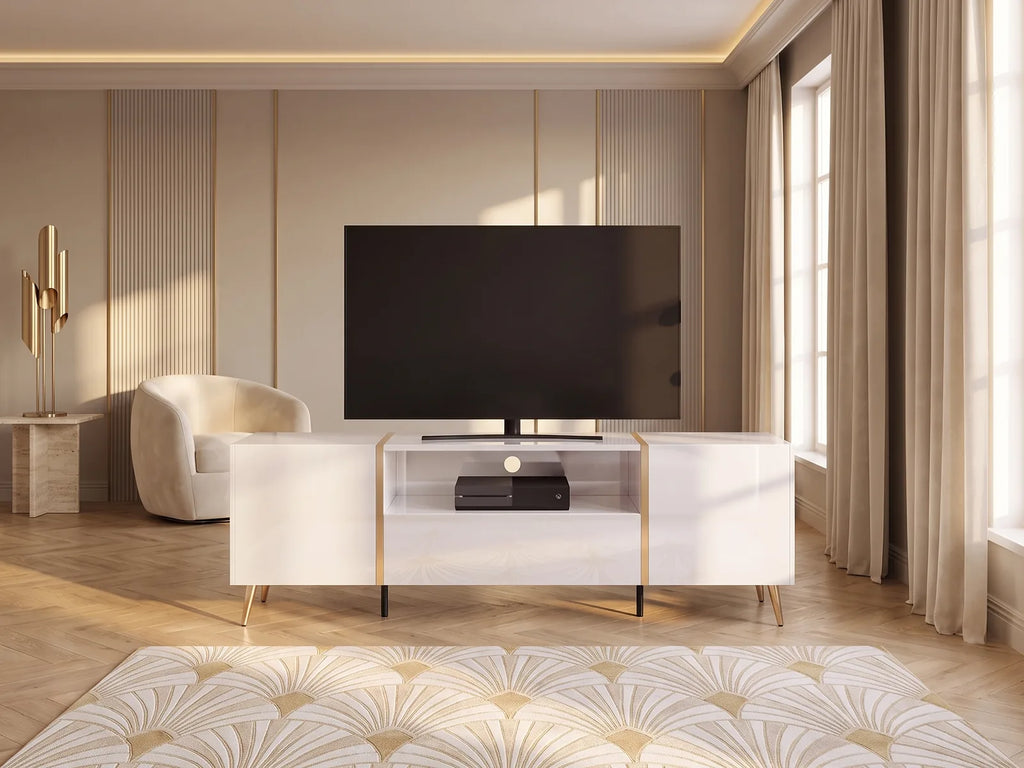 Meuble TV en bois blanc MARZIALO dans un salon Art déco lumineux aux tons chauds, vue de face