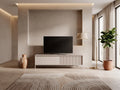 Meuble TV en bois moderne NURSEMA dans un salon moderne lumineux aux tons chauds, vue de face