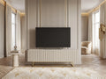 Meuble TV en bois moderne VELDIO dans un salon Art déco lumineux aux tons chauds, vue de face