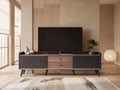 Meuble TV en bois noir 160 cm MERAX dans un salon japandi lumineux aux tons chauds, vue de face