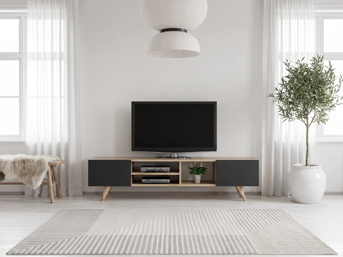 Meuble TV sur Pieds Bois et Noir à Niches Ouvertes 160 cm MOSTIA dans un salon scandinave lumineux aux tons chauds, vue de face