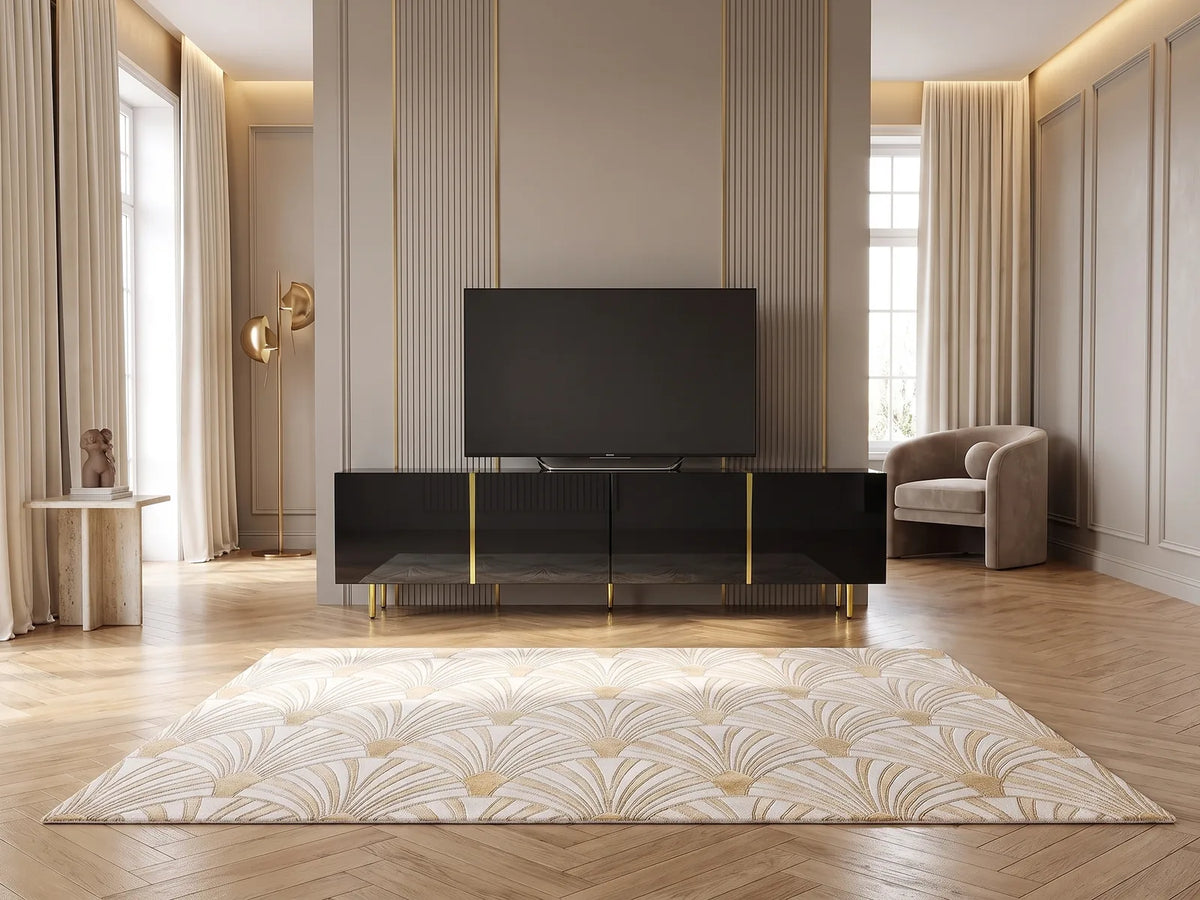 Meuble TV en bois noir SWEIKO dans un salon Art déco lumineux aux tons chauds, vue de face