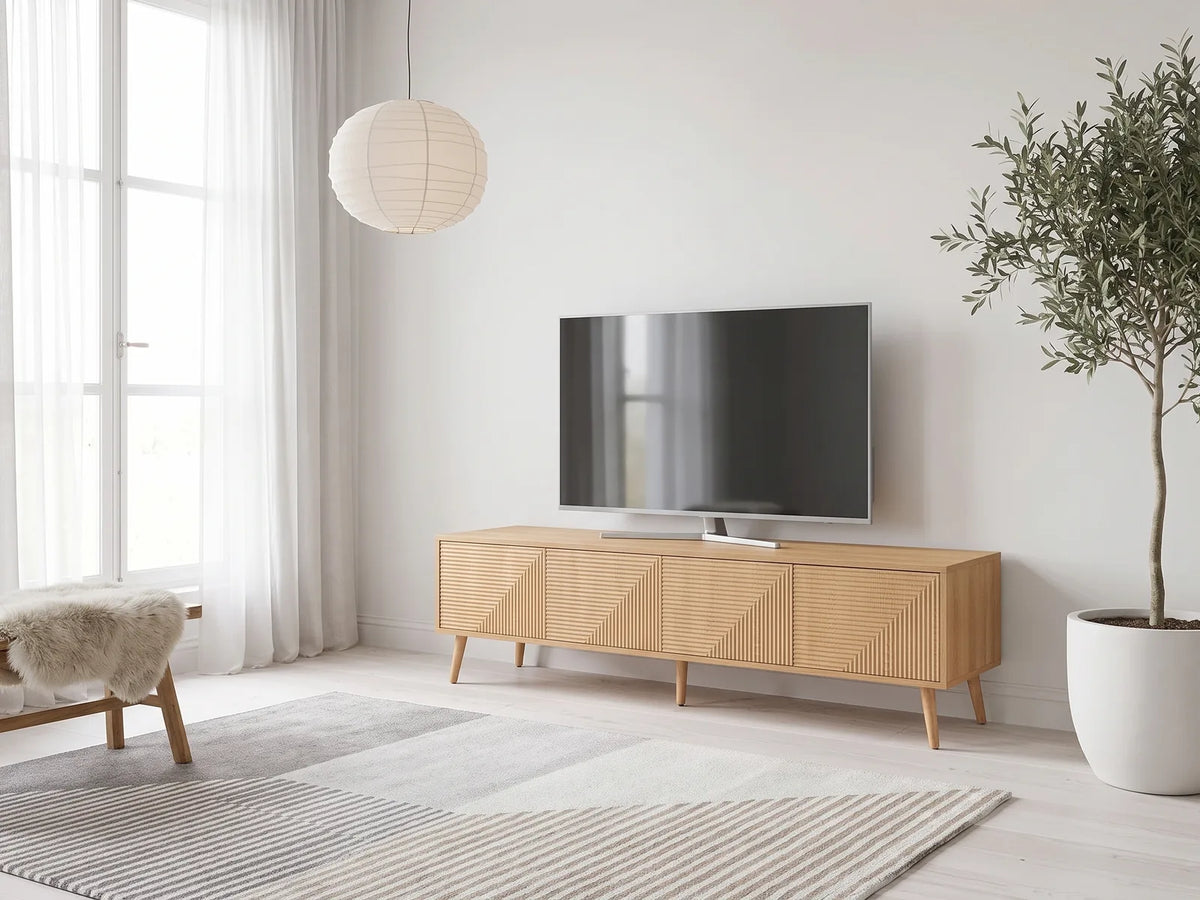 Meuble TV scandinave 160 cm VS VENTA-STOCK dans un salon scandinave lumineux aux tons chauds, vue de face