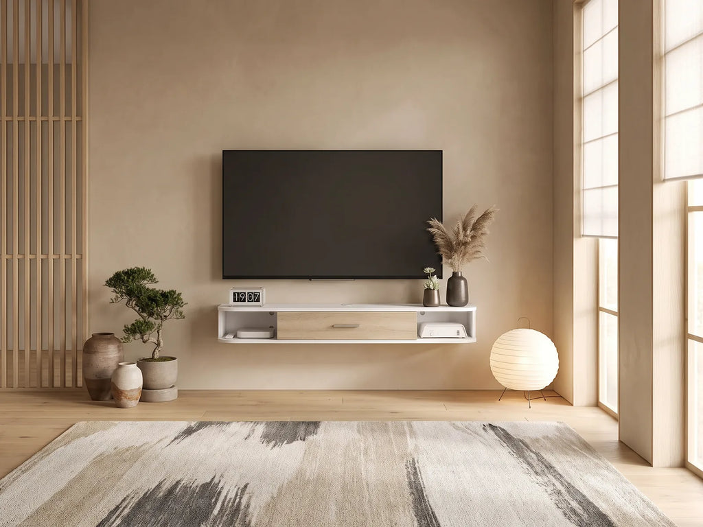 Meuble TV suspendu design HOMCOM dans un salon japandi lumineux aux tons chauds, vue de face