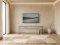 Meuble TV suspendu moderne ICE dans un salon minimaliste lumineux aux tons chauds, vue de face