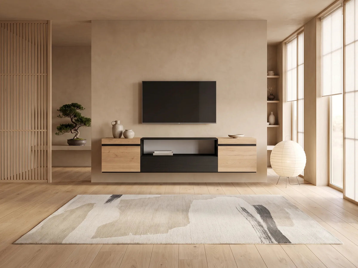 Meuble TV Suspendu Effet Chêne et Noir à Niche Ouverte 203 cm SKRAUT HOME dans un salon japandi lumineux aux tons chauds, vue de face